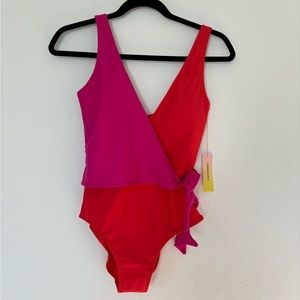 Summer salt The Perfect Wrap One-Piece (size 6)